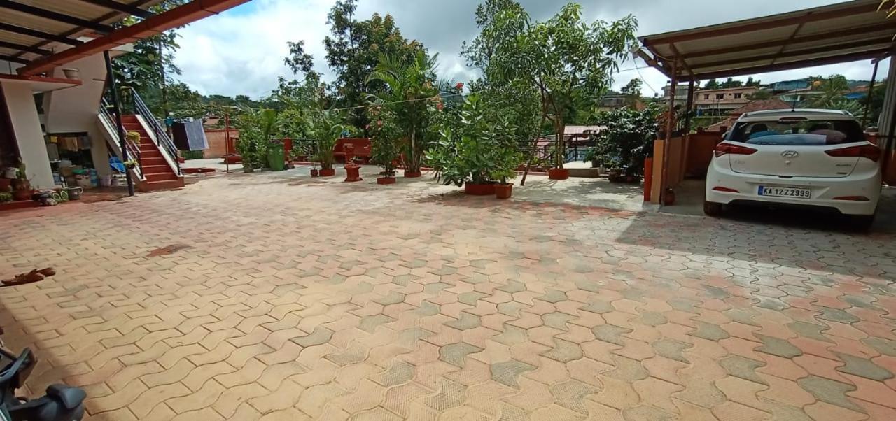 Coorg Girinivas Homestay 102 马迪凯里 外观 照片